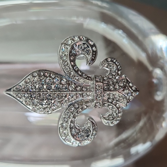 🍷⚜️Pretty fleur-de-lis wine glass in perfect new condition!⚜️ - Picture 8 of 8